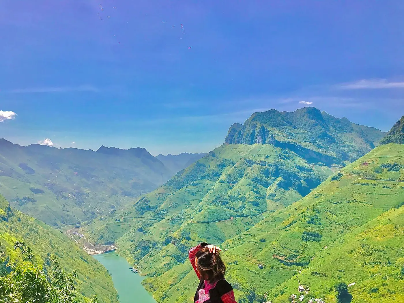 Lại đ&acirc;y nghe Nguyễn Thị H&ograve;a review leo v&aacute;ch đ&aacute; trắng H&agrave; Giang! 6
