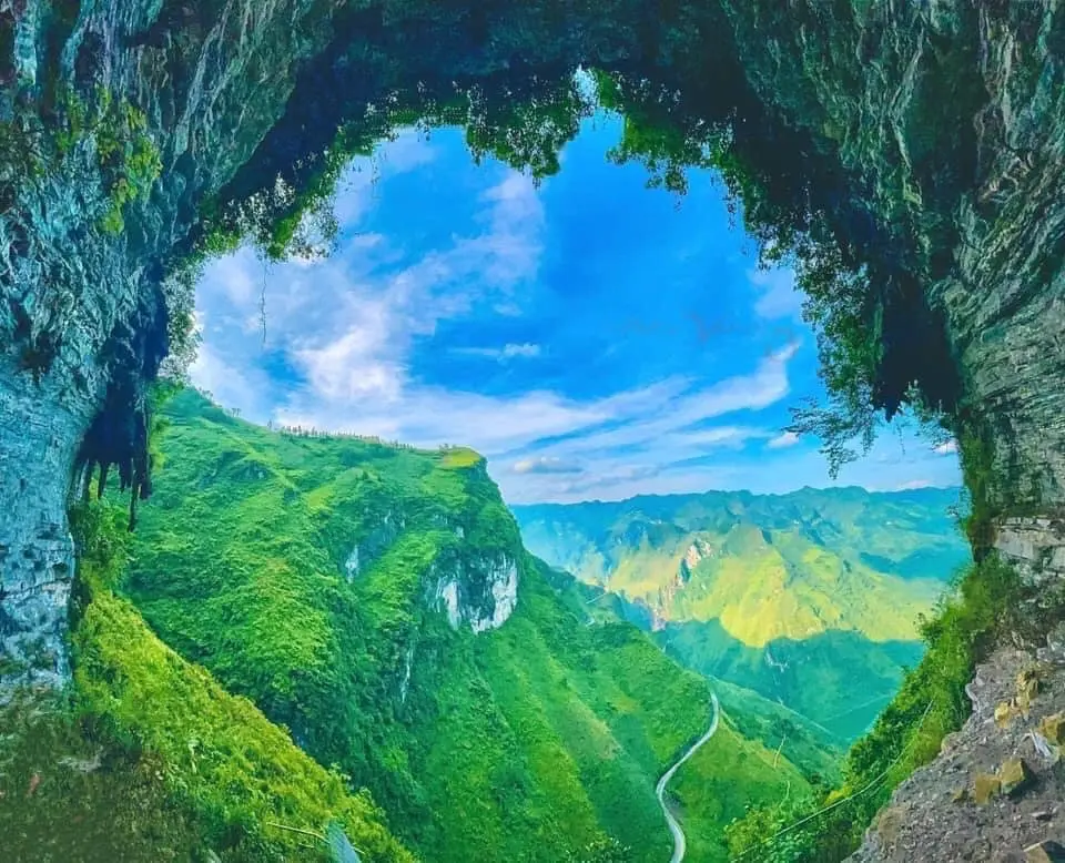 Lại đ&acirc;y nghe Nguyễn Thị H&ograve;a review leo v&aacute;ch đ&aacute; trắng H&agrave; Giang! 2