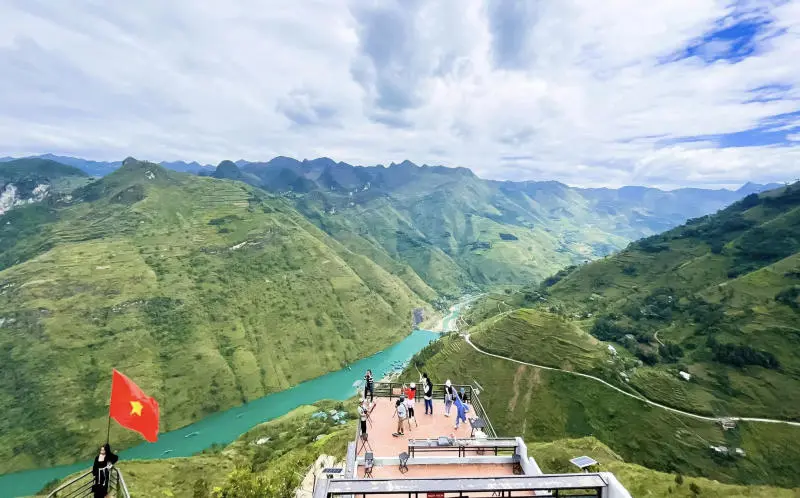 Lang thang H&agrave; Giang kh&aacute;m ph&aacute; cao nguy&ecirc;n đ&aacute; h&ugrave;ng vĩ 4