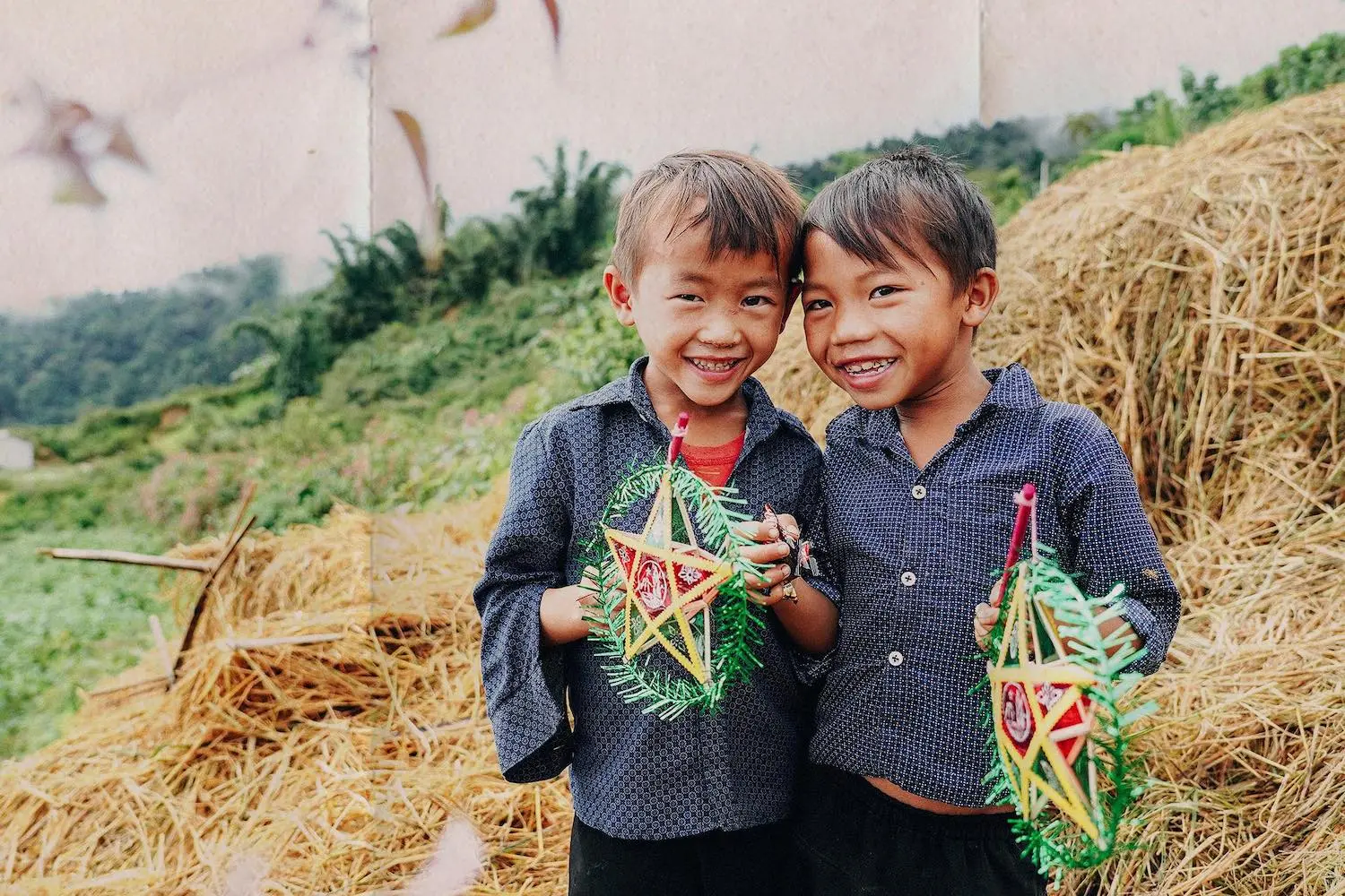 Ngắm n&eacute;t ng&acirc;y thơ của trẻ em H&agrave; Giang đ&oacute;n Trung thu qua lăng k&iacute;nh ch&agrave;ng trai 9x 10