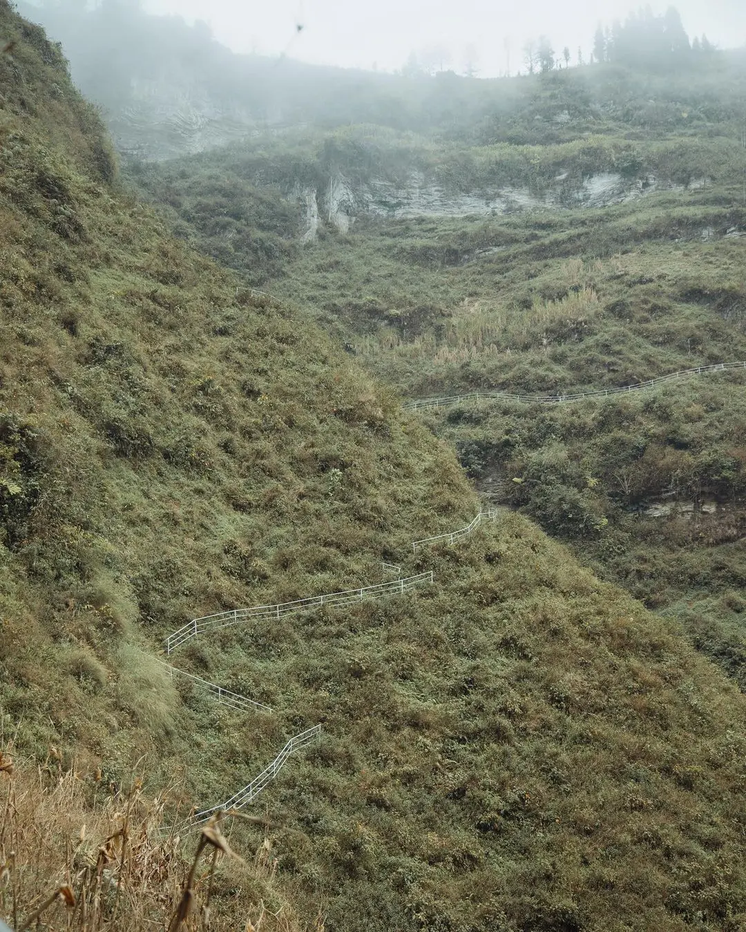 Review v&aacute;ch đ&aacute; thần H&agrave; Giang - Tuyến trekking đầy th&aacute;ch thức của tuổi trẻ 6