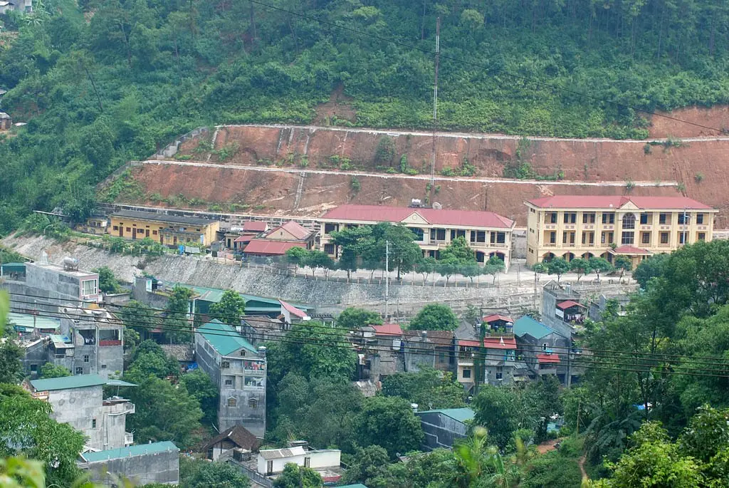 Ch&igrave;m đắm n&eacute;t đẹp tạo h&oacute;a trong Lịch tr&igrave;nh săn m&acirc;y tr&ecirc;n đỉnh Chi&ecirc;u Lầu Thi 8
