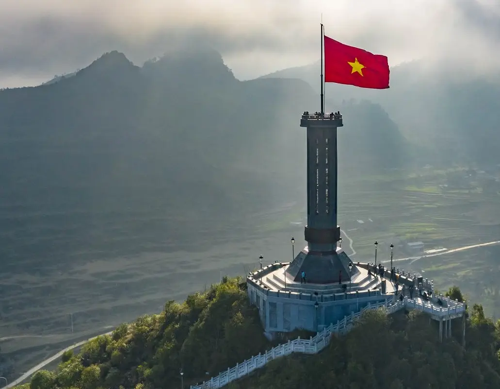 Lịch tr&igrave;nh H&agrave; Giang tự t&uacute;c 4N3Đ kh&aacute;m ph&aacute; tứ đại kỳ quan 8