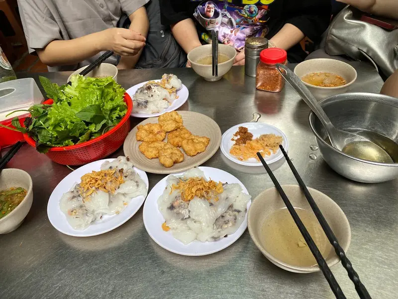 Bánh cuốn chả mực Hạ Long - Món ăn gây thương nhớ của vùng đất mỏ 6