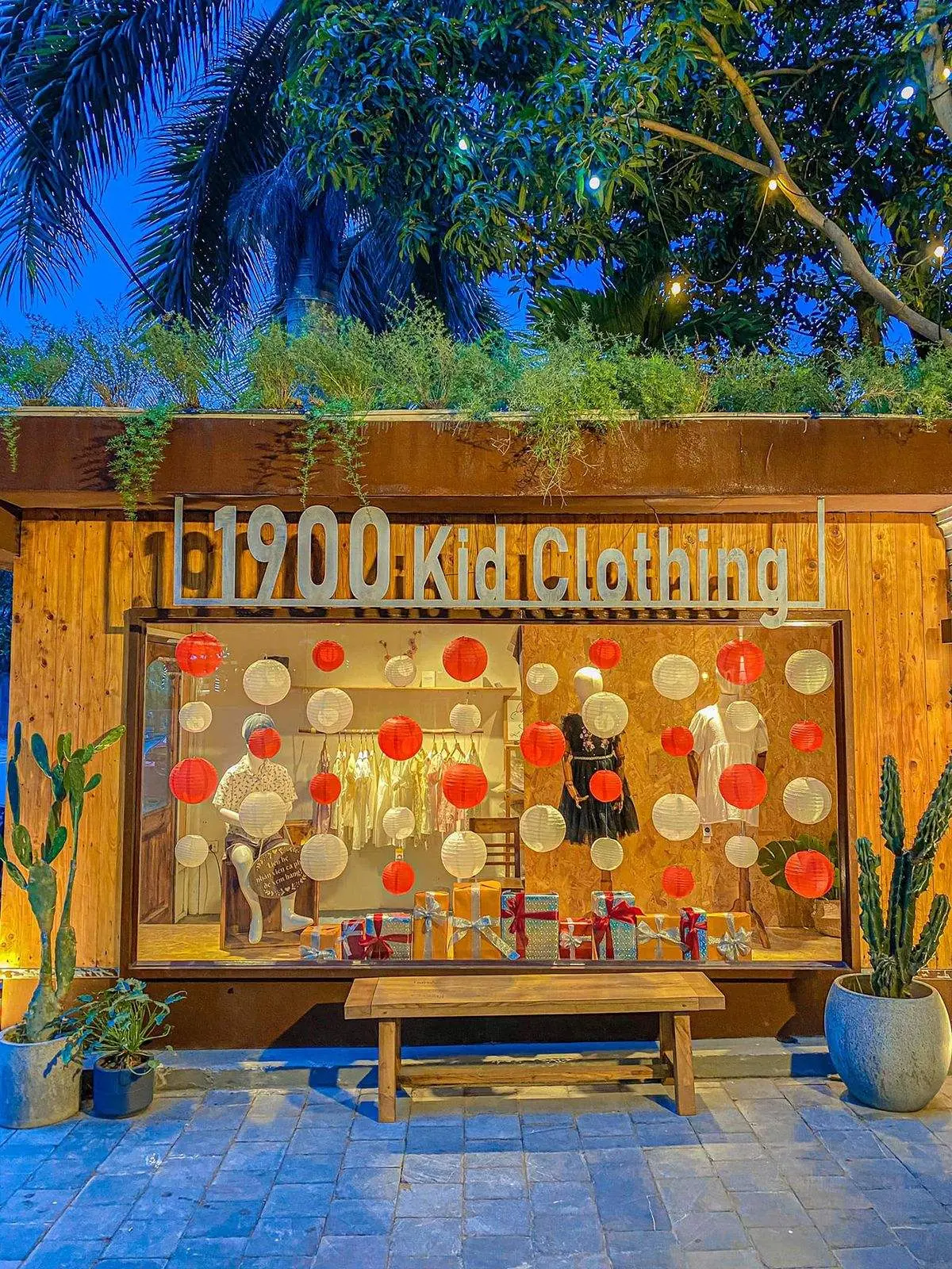 B&igrave;nh dị 1900 Coffee House - Qu&aacute;n c&agrave; ph&ecirc; với đồ nội thất gỗ quen thuộc 9