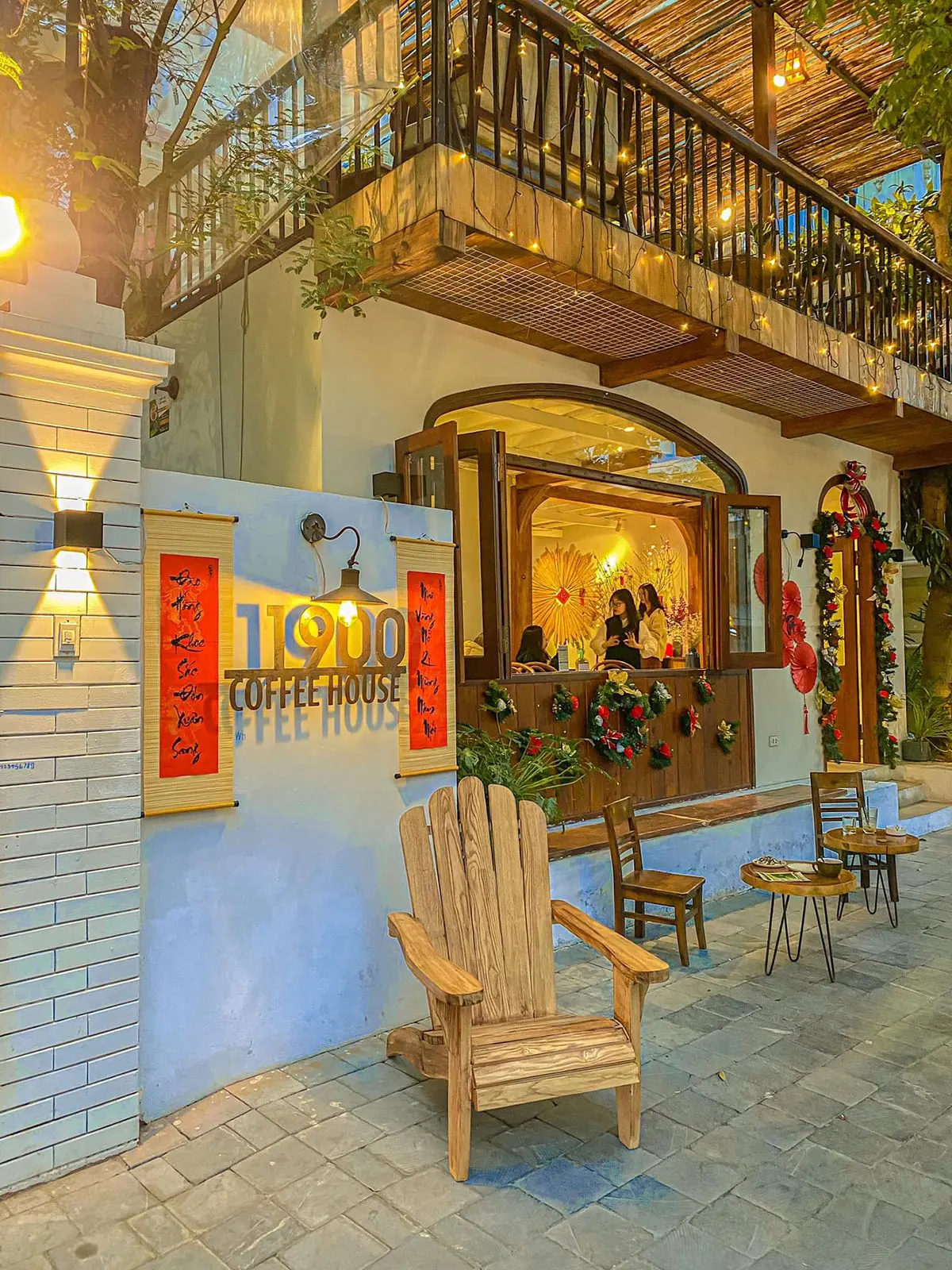 B&igrave;nh dị 1900 Coffee House - Qu&aacute;n c&agrave; ph&ecirc; với đồ nội thất gỗ quen thuộc 8