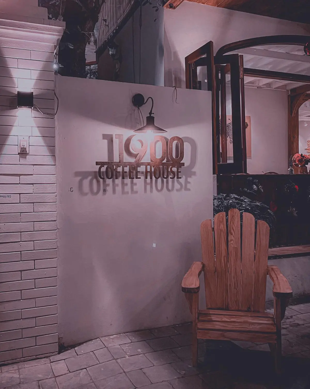 B&igrave;nh dị 1900 Coffee House - Qu&aacute;n c&agrave; ph&ecirc; với đồ nội thất gỗ quen thuộc 2