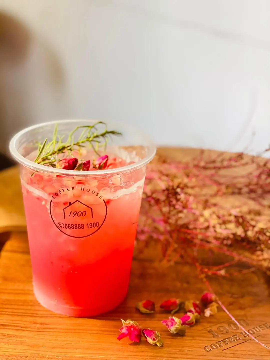 B&igrave;nh dị 1900 Coffee House - Qu&aacute;n c&agrave; ph&ecirc; với đồ nội thất gỗ quen thuộc 15