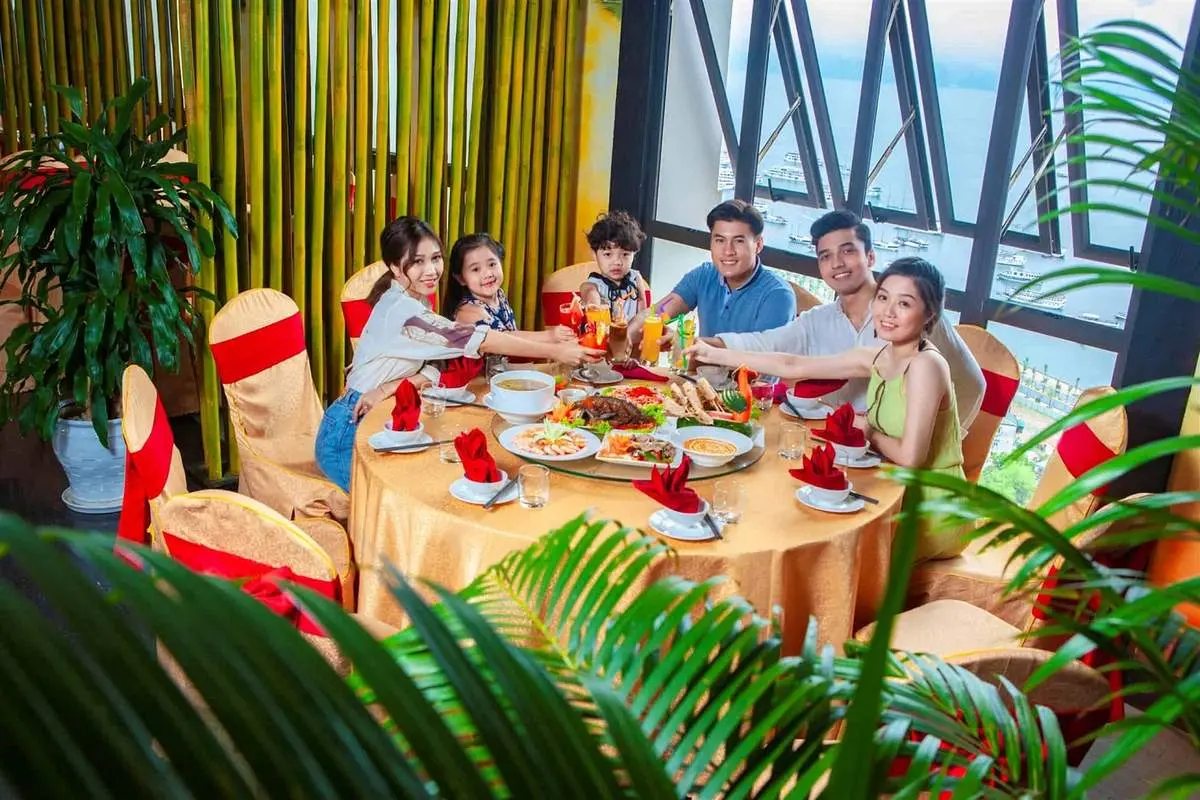 Bữa tiệc vị gi&aacute;c tại Nh&agrave; H&agrave;ng Taiyo Hạ Long trong khu&ocirc;n vi&ecirc;n Sun World s&ocirc;i động 3