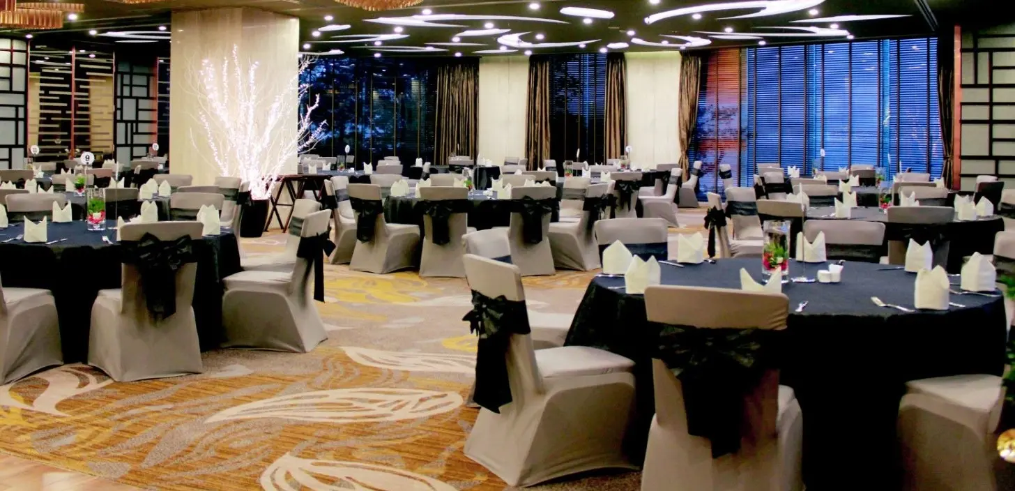 Danh s&aacute;ch 6 qu&aacute;n buffet ngon ở Hạ Long l&agrave;m say l&ograve;ng bao du kh&aacute;ch 4