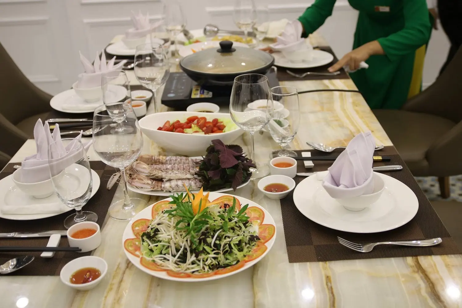 Nhà hàng Hoàng Quân – Nhà hàng uy tín và chất lượng với giá cả nhẹ nhàng 4
