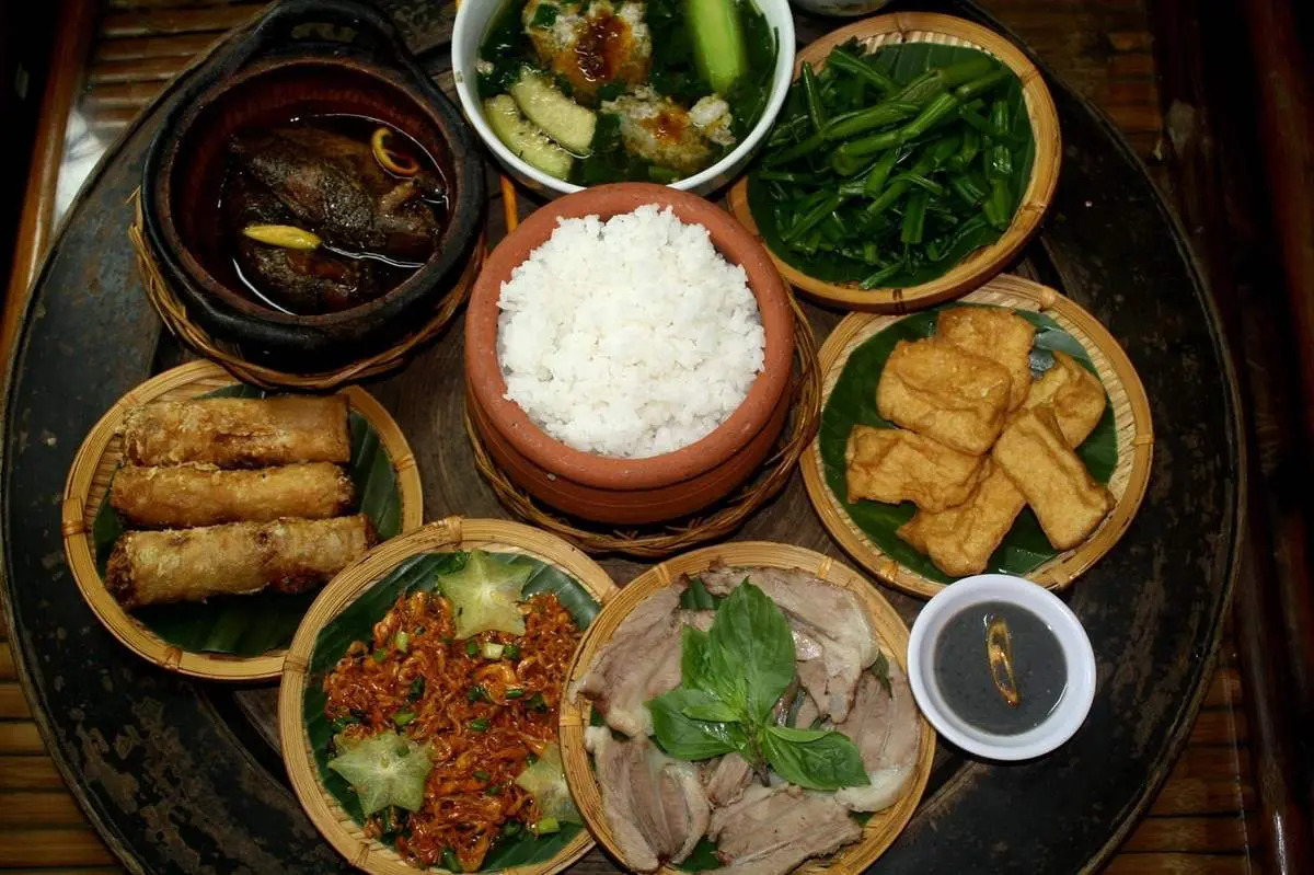 Nhà hàng Hoàng Quân – Nhà hàng uy tín và chất lượng với giá cả nhẹ nhàng 13