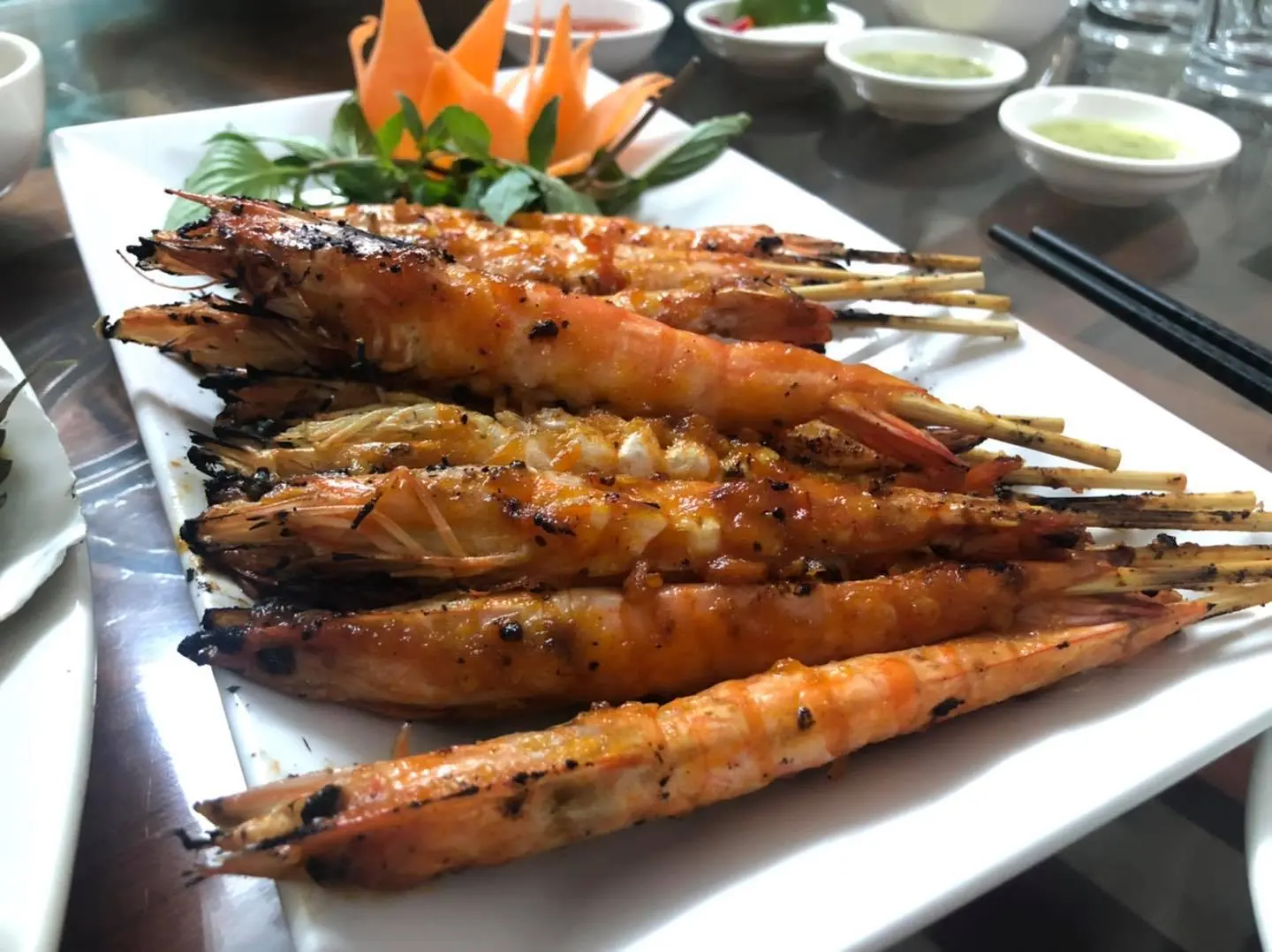 Nh&agrave; h&agrave;ng Khải Hương &ndash; 'B&aacute;n đảo' hải sản nhỏ xinh với view to&agrave;n Vịnh Cửa Lục 28