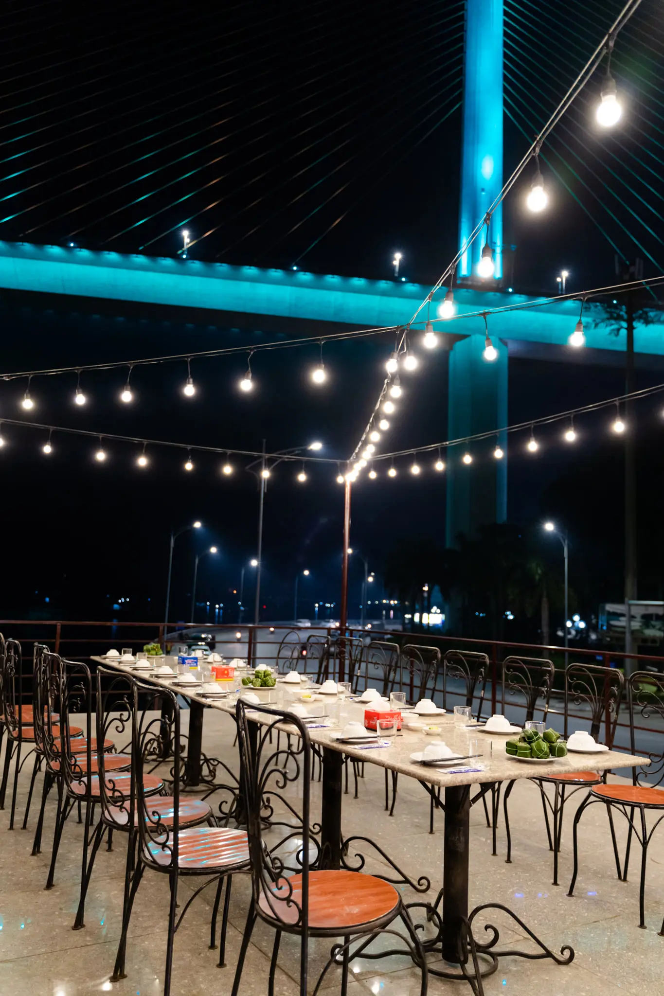 Nh&agrave; h&agrave;ng Khải Hương &ndash; 'B&aacute;n đảo' hải sản nhỏ xinh với view to&agrave;n Vịnh Cửa Lục 15