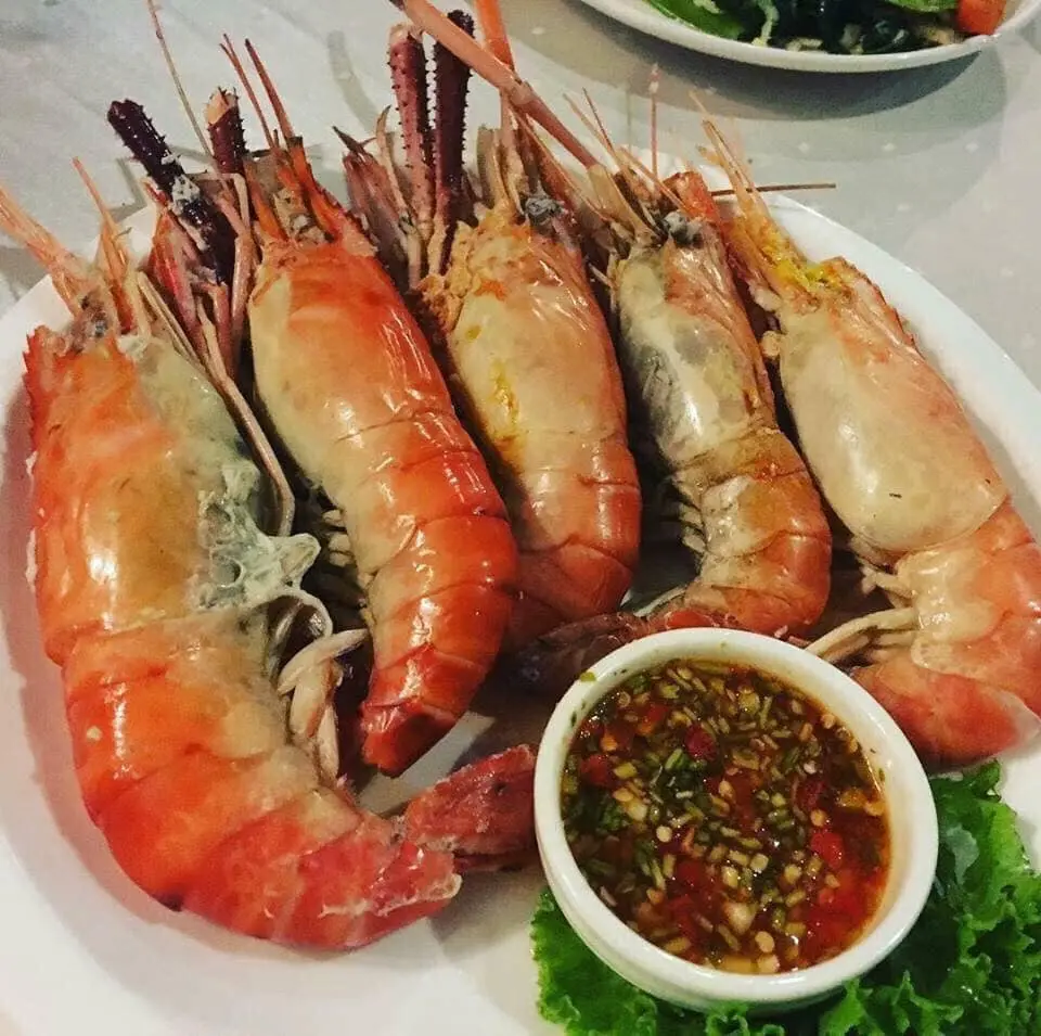 Nh&agrave; h&agrave;ng Khải Hương &ndash; 'B&aacute;n đảo' hải sản nhỏ xinh với view to&agrave;n Vịnh Cửa Lục 30
