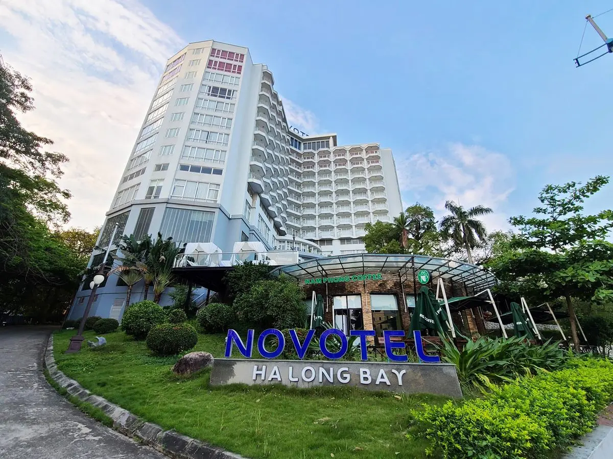 Nh&agrave; h&agrave;ng The Square Hạ Long - Nh&agrave; h&agrave;ng, quầy bar đẳng cấp 4 sao 2