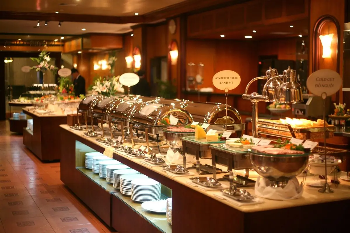 No n&ecirc; với bữa tiệc buffet kết hợp m&oacute;n &Aacute; - &Acirc;u tại nh&agrave; h&agrave;ng Four Seasons 3