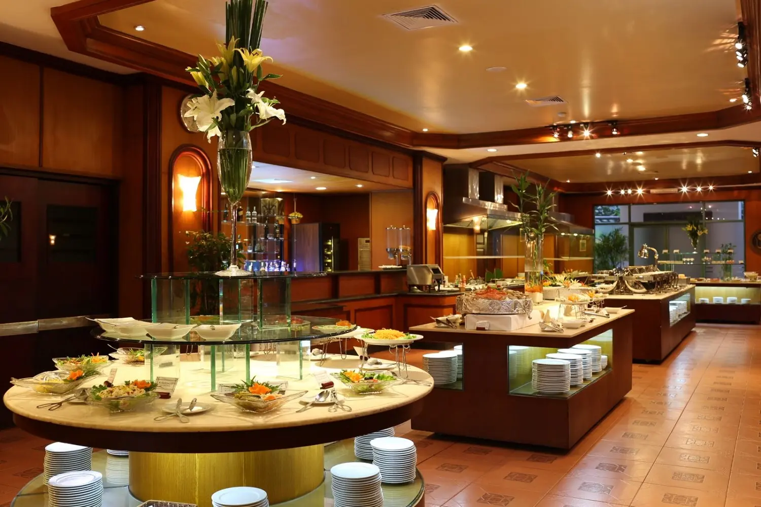 No n&ecirc; với bữa tiệc buffet kết hợp m&oacute;n &Aacute; - &Acirc;u tại nh&agrave; h&agrave;ng Four Seasons 5
