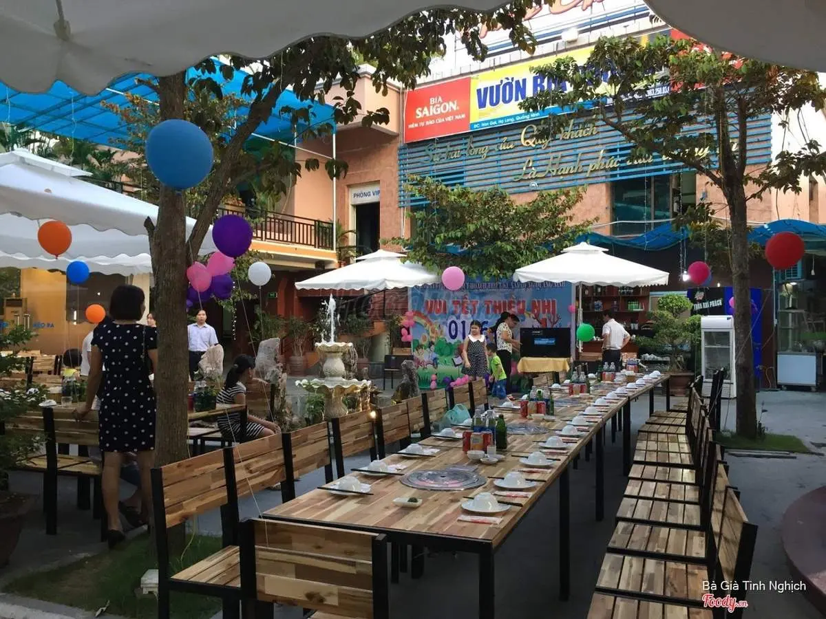 Thưởng thức ẩm thực trong khu&ocirc;n vi&ecirc;n 900m2 của nh&agrave; h&agrave;ng H&ograve;n Gai 3