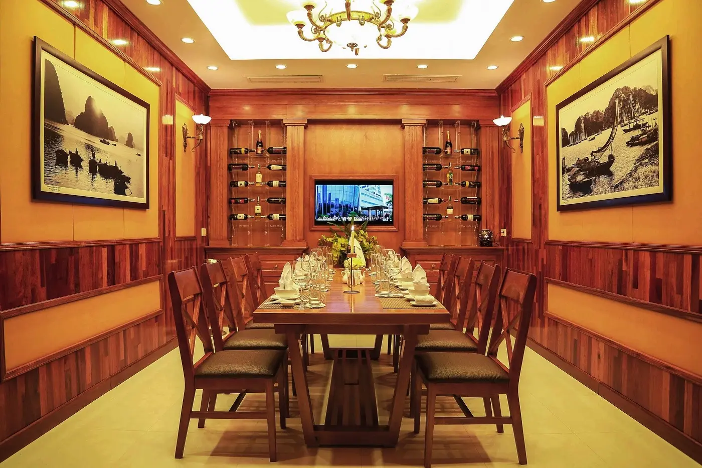 Tinh hoa ẩm thực biển quy tụ trong nh&agrave; h&agrave;ng ẩm thực L&agrave;ng ch&agrave;i Hạ Long 6
