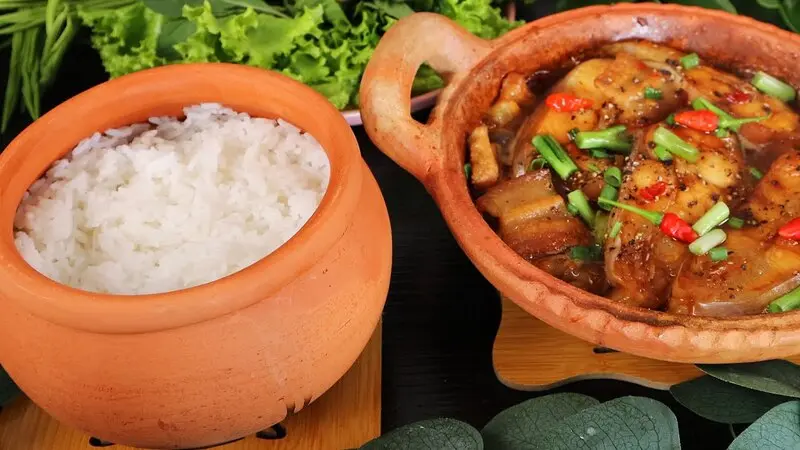 Top 7 qu&aacute;n cơm ni&ecirc;u Hạ Long nổi tiếng ngon h&uacute;t kh&aacute;ch 2