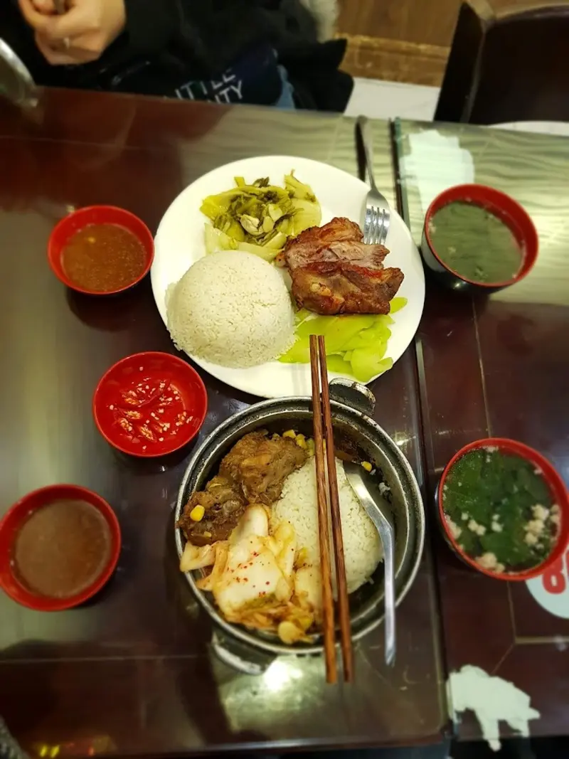 Top 7 qu&aacute;n cơm ni&ecirc;u Hạ Long nổi tiếng ngon h&uacute;t kh&aacute;ch 6