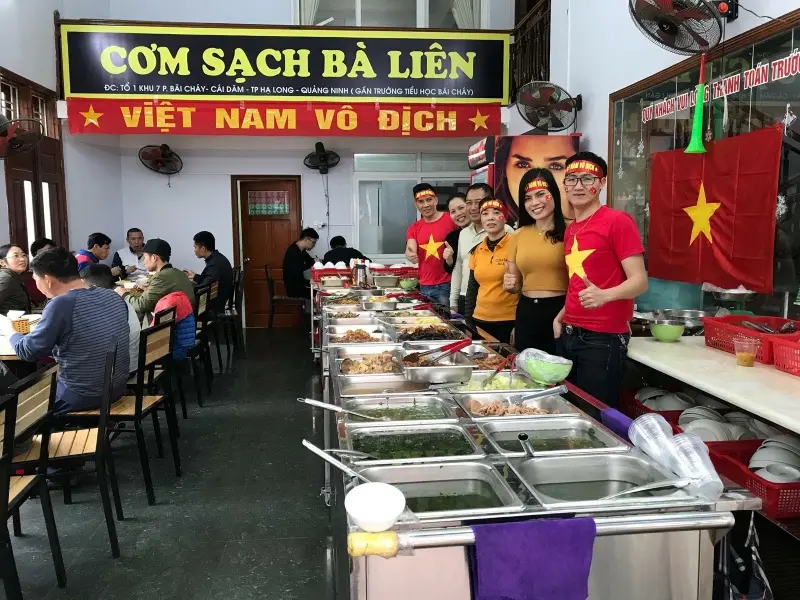Top 8 qu&aacute;n cơm ngon cho h&agrave;nh tr&igrave;nh du lịch Hạ Long 2