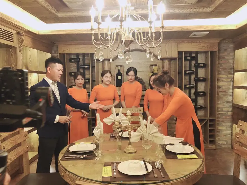 Trải nghiệm sự sang chảnh của kh&ocirc;ng gian ẩm thực tại Nh&agrave; h&agrave;ng Ngọc Lục Bảo 11