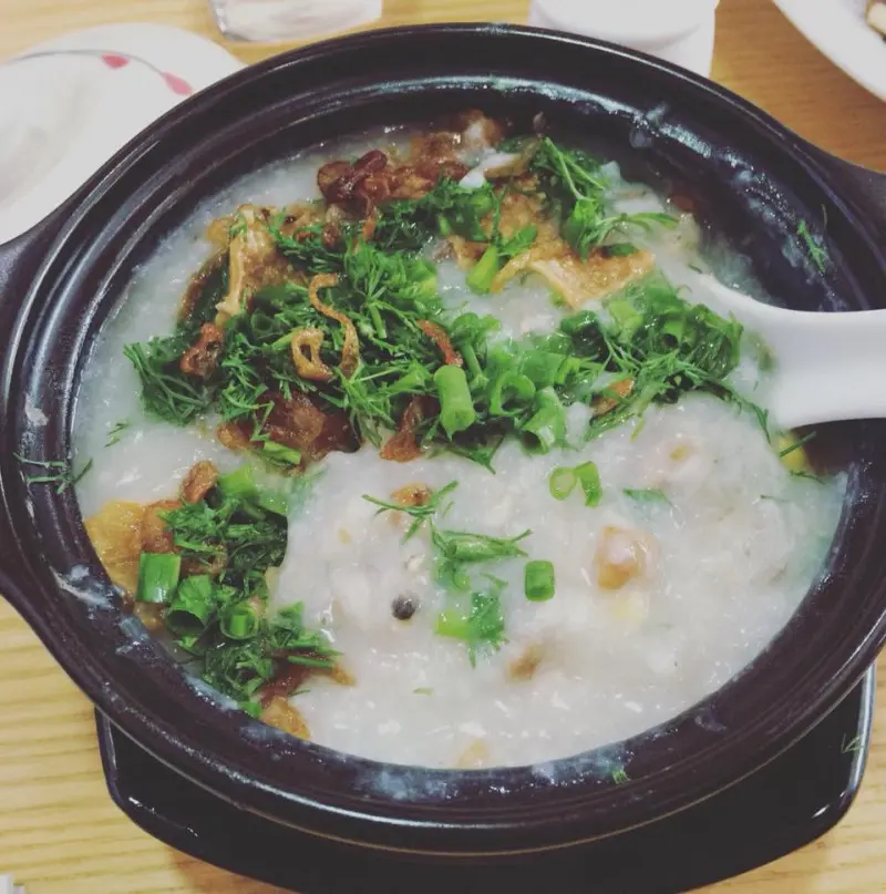 Về Quảng Ninh x&igrave; xụp t&ocirc; ch&aacute;o h&agrave; thơm ngon kh&oacute; cưỡng 5