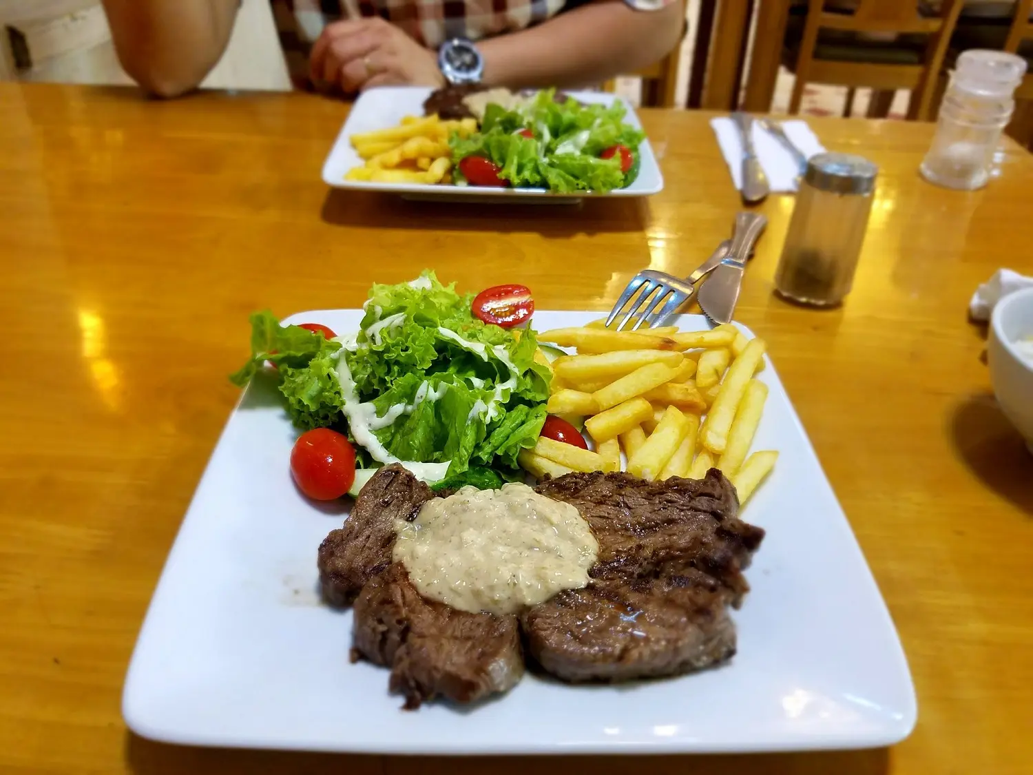 Vinace Italian Restaurant Hạ Long - Thưởng thức ẩm thực &Yacute; khi đến vịnh Thi&ecirc;n Đường 15