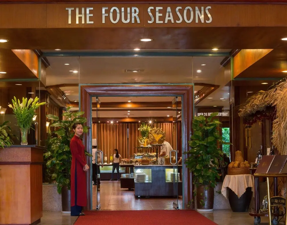 No nê với bữa tiệc buffet kết hợp món Á - Âu tại nhà hàng Four Seasons