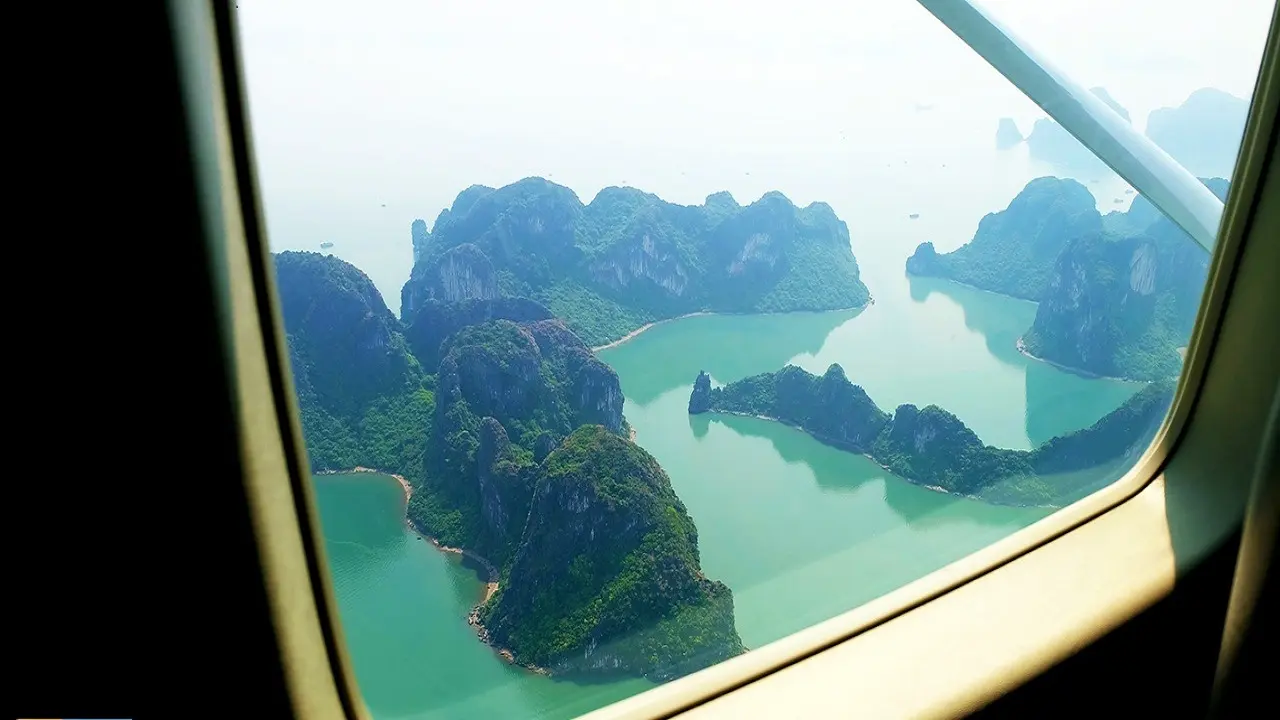 Du lịch Hạ Long - C&ugrave;ng Phạm Duy Long ngắm nh&igrave;n Hạ Long từ thủy phi cơ 5