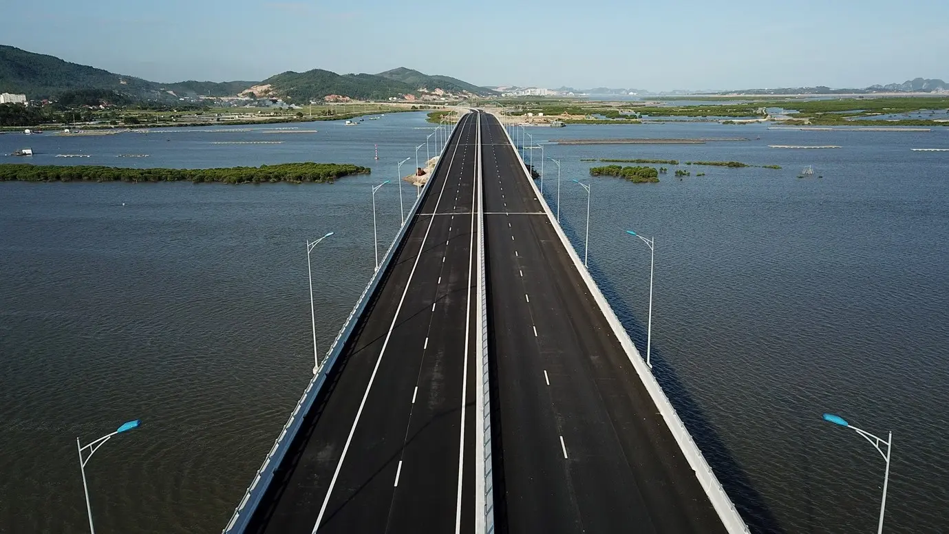 Du lịch Hạ Long - Ngắm mùa thu trên vịnh đẹp nhất Việt Nam 4