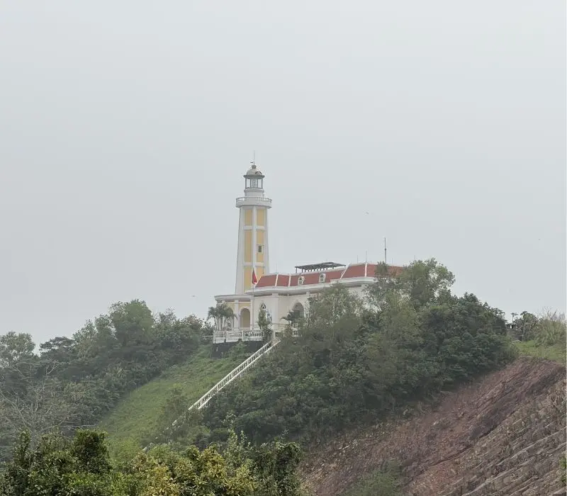 Kh&aacute;m ph&aacute; Đảo Vĩnh Thực đầy nắng v&agrave; gi&oacute; ở Quảng Ninh 4