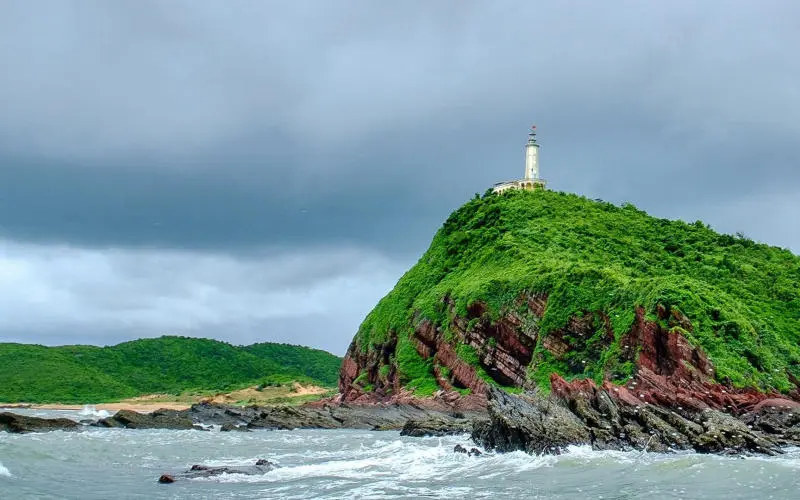 Kh&aacute;m ph&aacute; Đảo Vĩnh Thực đầy nắng v&agrave; gi&oacute; ở Quảng Ninh 3