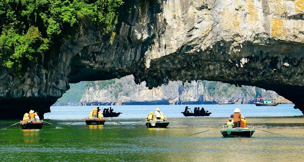 Lưu ngay kinh nghiệm tham quan c&aacute;c hang ở Hạ Long chi tiết nhất 7