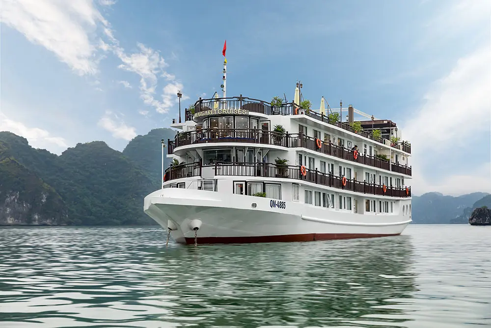 Review chi tiết chuyến đi du thuyền Hạ Long 2 ng&agrave;y 1 đ&ecirc;m 3