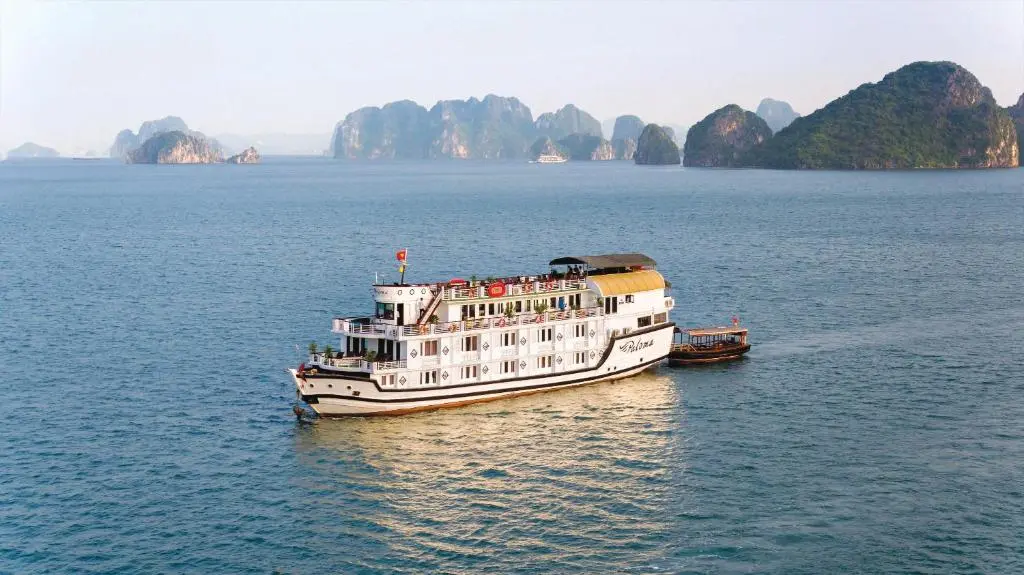 Review chi tiết chuyến đi du thuyền Hạ Long 2 ng&agrave;y 1 đ&ecirc;m 2
