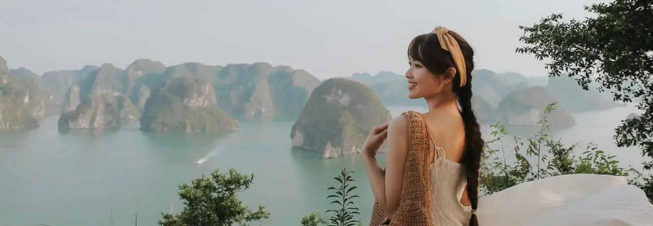 Khám phá Vịnh Hạ Long đẹp quên lối về cùng cô nàng Phan Hằng