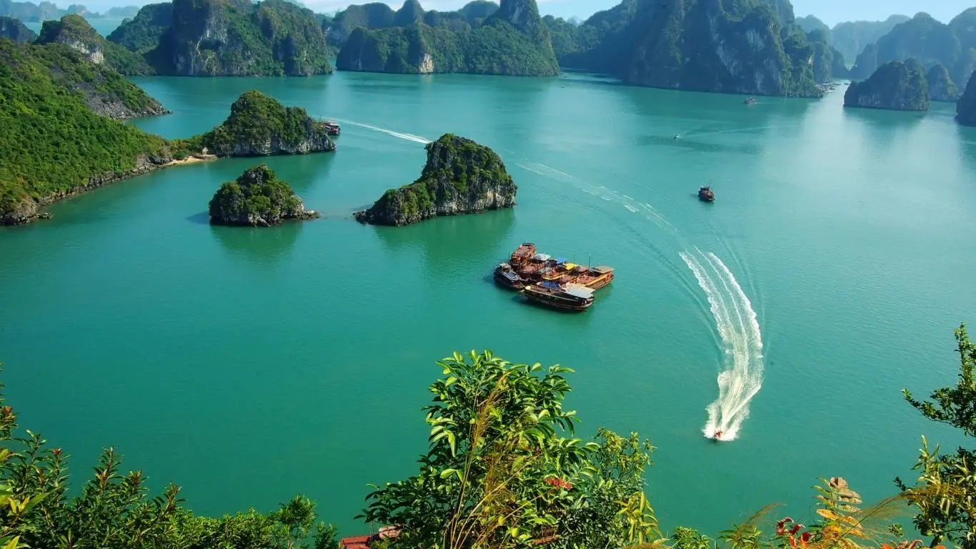 Review du lịch Hạ Long tháng 4 có gì đặc sắc?