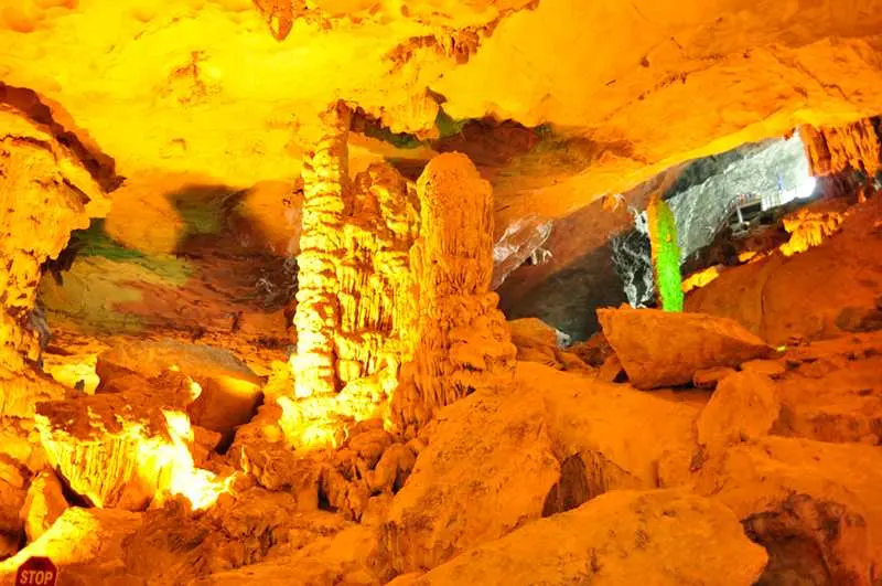Một ng&agrave;y kh&aacute;m ph&aacute; Vịnh Hạ Long với nhiều trải nghiệm đ&aacute;ng nhớ 6