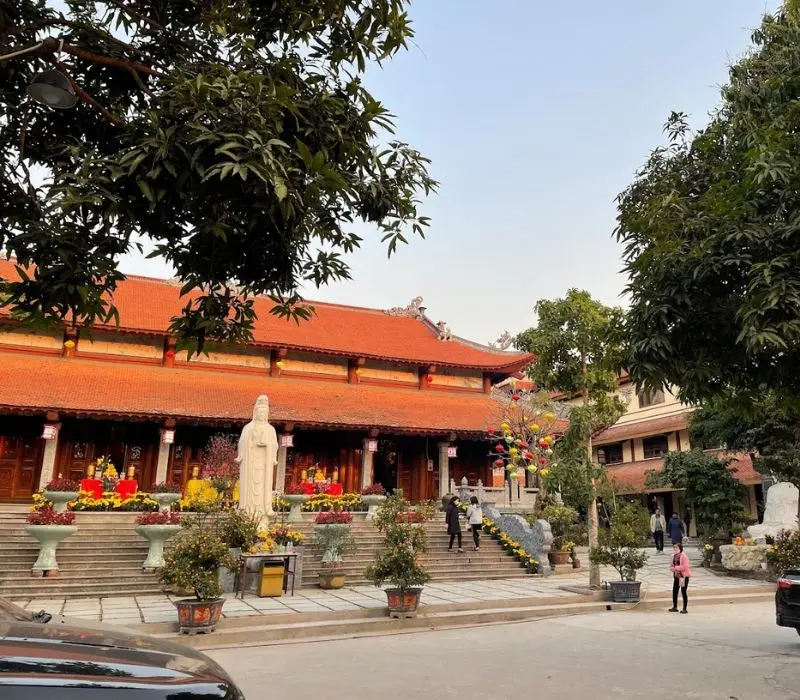 Chiêm bái chùa Pháp Vân hàng trăm năm tuổi giữa lòng thủ đô