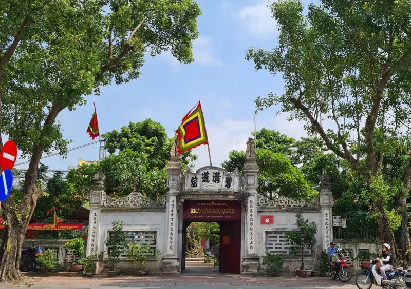 B&iacute;ch C&acirc;u Đạo Qu&aacute;n: Điểm đến nhuốm m&agrave;u t&acirc;m linh tại thủ đ&ocirc; 4