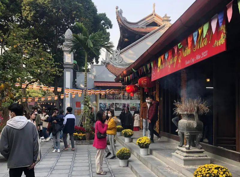 Cầu duy&ecirc;n tại ch&ugrave;a H&agrave; v&agrave; b&iacute; ẩn về lời đồn đi một về hai 8
