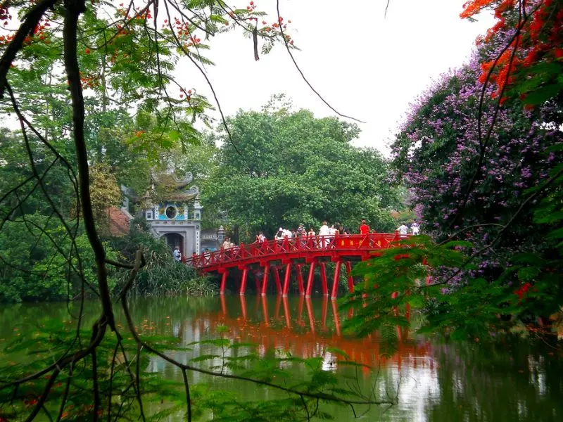 Cầu Th&ecirc; H&uacute;c nối đ&ocirc;i bờ lưu dấu n&eacute;t đẹp văn h&oacute;a H&agrave; Nội 3