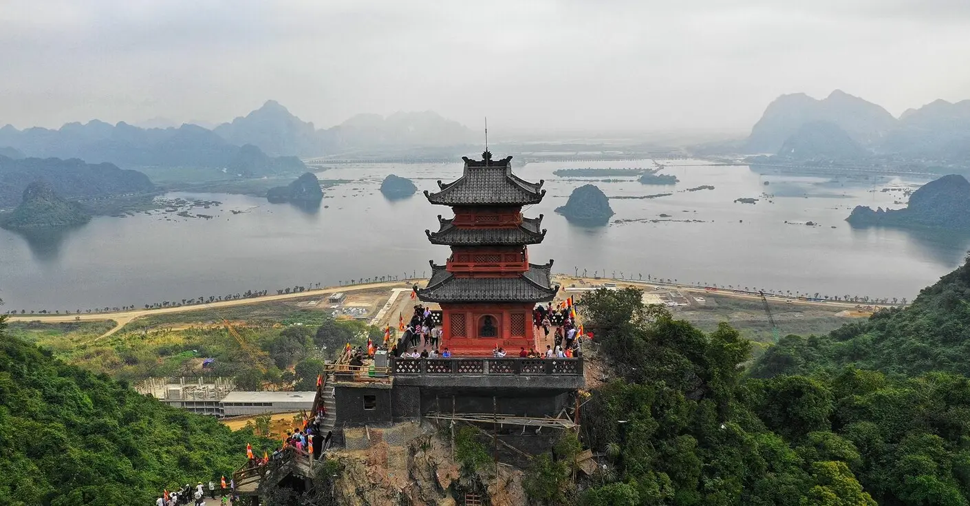 Chi&ecirc;m b&aacute;i ch&ugrave;a Hương: V&ugrave;ng &ldquo;đất thi&ecirc;ng&rdquo; nổi tiếng bao đời tại H&agrave; Nội 2