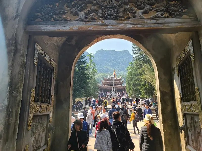 Chi&ecirc;m b&aacute;i ch&ugrave;a Hương: V&ugrave;ng &ldquo;đất thi&ecirc;ng&rdquo; nổi tiếng bao đời tại H&agrave; Nội 23