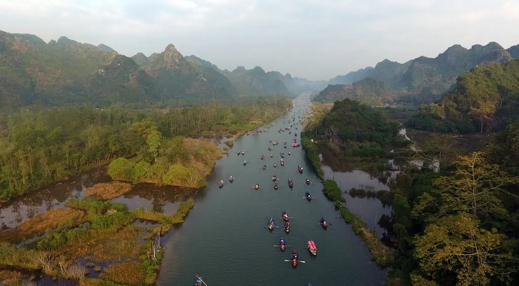 Chi&ecirc;m b&aacute;i ch&ugrave;a Hương: V&ugrave;ng &ldquo;đất thi&ecirc;ng&rdquo; nổi tiếng bao đời tại H&agrave; Nội 4