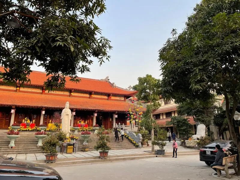 Chi&ecirc;m b&aacute;i ch&ugrave;a Ph&aacute;p V&acirc;n h&agrave;ng trăm năm tuổi giữa l&ograve;ng thủ đ&ocirc; 3