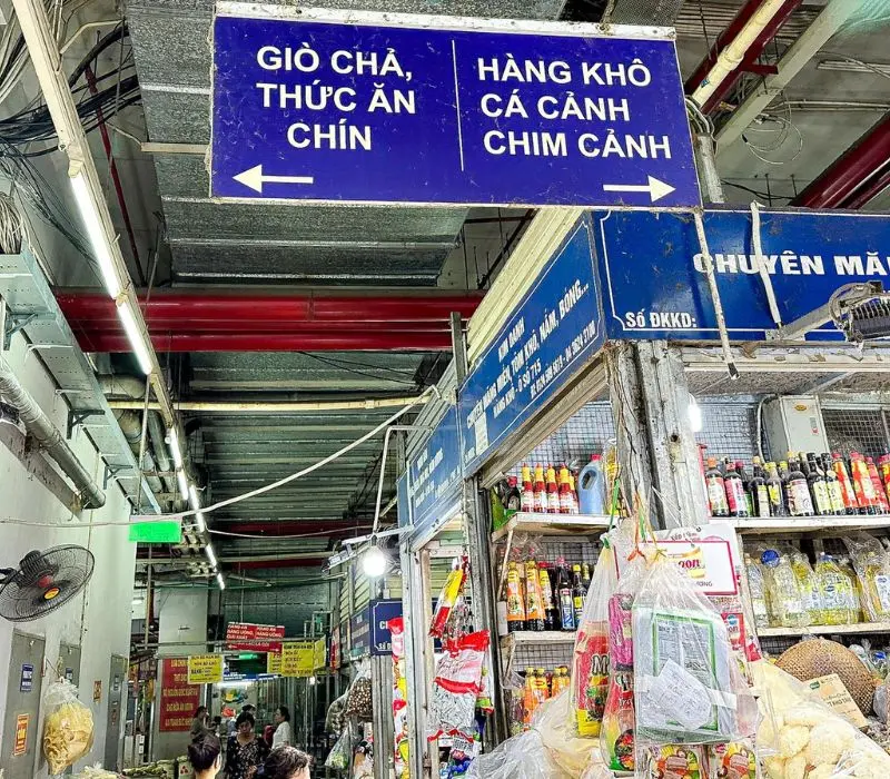 Chợ Mơ H&agrave; Nội: Thi&ecirc;n đường ẩm thực đặc sắc dưới l&ograve;ng đất 4